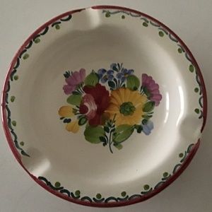 VINTAGE GLAZED AND PAINTED FLORAL CERAMIC ASHTRAY